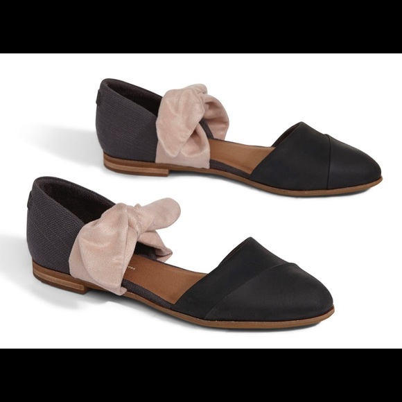 toms black leather rose bow
